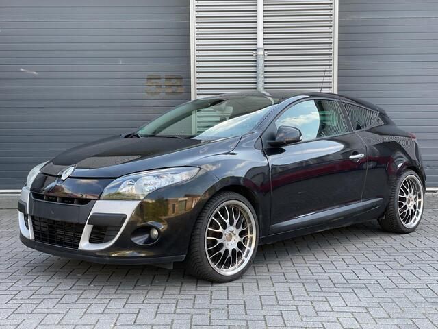 Zwart Gebruikt 2009 Renault Mégane Coupé Bose Edition Coupé | € 2.450 - Afbeelding 1/4