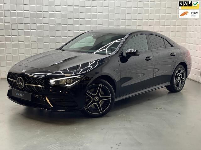 Zwart Gebruikt 2020 Mercedes CLA250 Business Sedan | € 31.249 (Eerlijke prijs) - Afbeelding 1/4