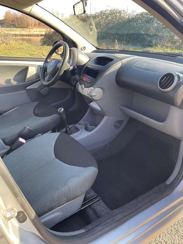 Grijs Gebruikt 2006 Toyota Yaris Verso Sol MPV | € 1.700 (Goede deal) - Afbeelding 1/4