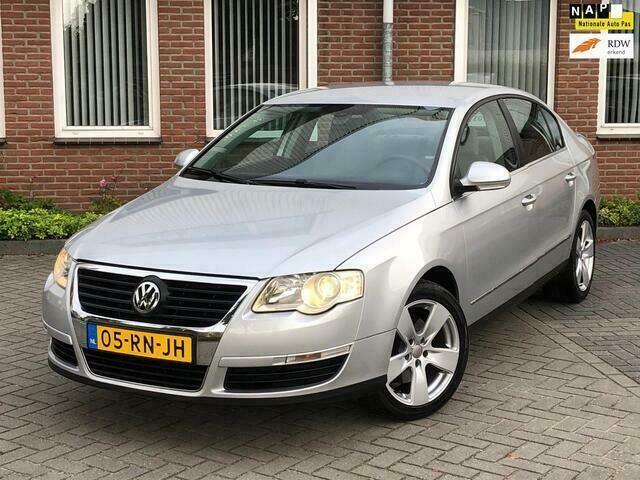 Grijs Gebruikt 2005 VW Passat Sedan | € 4.950 (Duur) - Afbeelding 1/4