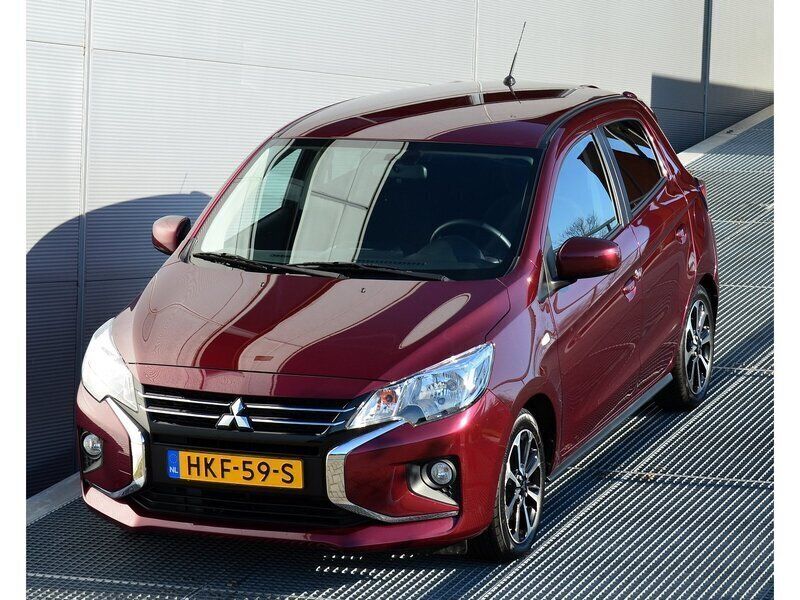 Rood, metallic lak Gebruikt 2021 Mitsubishi Space Star Hatchback | € 17.950 (Iets duurder) - Afbeelding 1/3