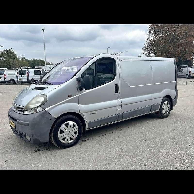 Grijs Gebruikt 2006 Nissan Primastar MPV | € 2.250 - Afbeelding 1/4