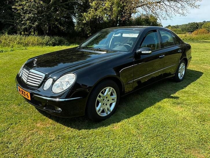 Zwart Gebruikt 2006 Mercedes E220 Elegance Sedan | € 5.750 (Eerlijke prijs) - Afbeelding 1/1