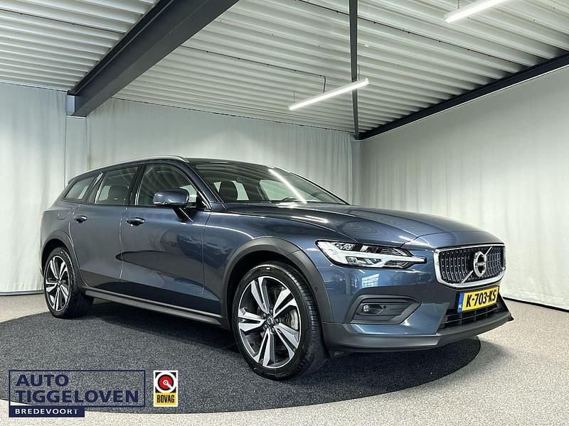 Occasion Volvo V60 CC Pro 2021 Blauw Stationwagen