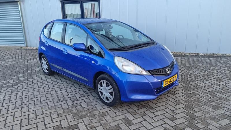Paars (metallic) Gebruikt 2015 Honda Jazz Trend Hatchback | € 7.450 - Afbeelding 1/4