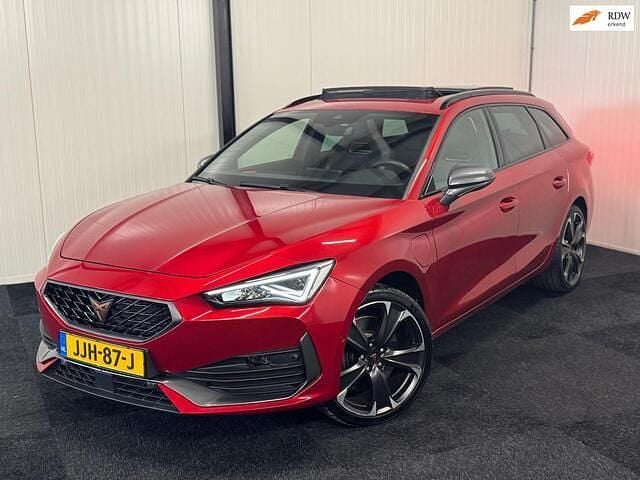 Rood Gebruikt 2021 Cupra Leon VZ Stationwagen | € 26.990 (Eerlijke prijs) - Afbeelding 1/4