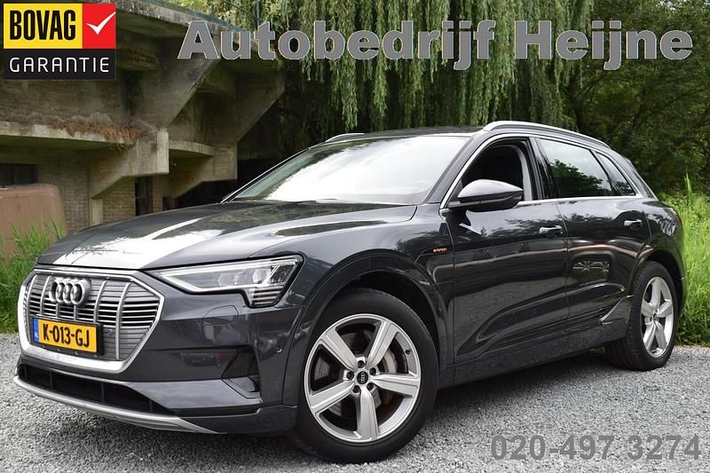 Grijs, metallic lak Gebruikt 2020 Audi e-tron Business SUV | € 24.745 (Super prijs) - Afbeelding 1/4