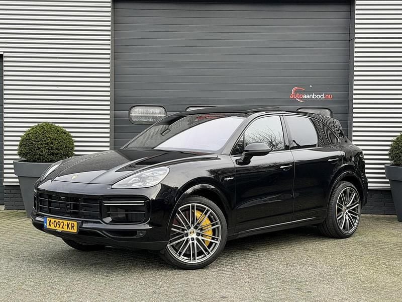 Zwart Gebruikt 2020 Porsche Cayenne Turbo S SUV | € 72.900 (Eerlijke prijs) - Afbeelding 1/4