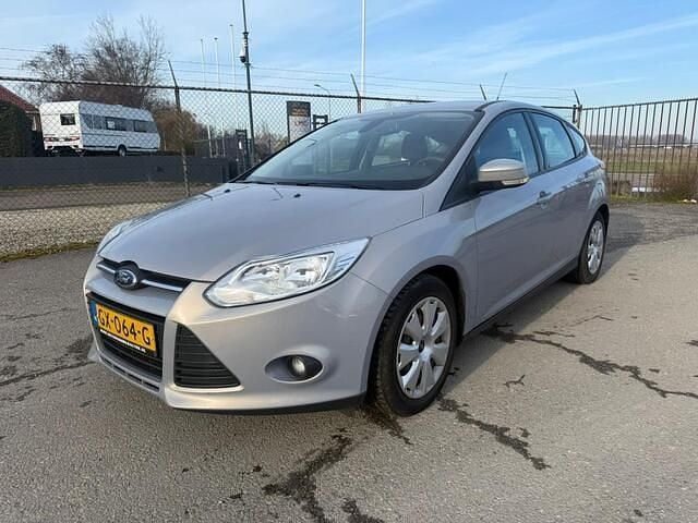 Grijs Occasion 2014 Ford Focus Hatchback | € 3.950 (Goede deal) - Afbeelding 1/4