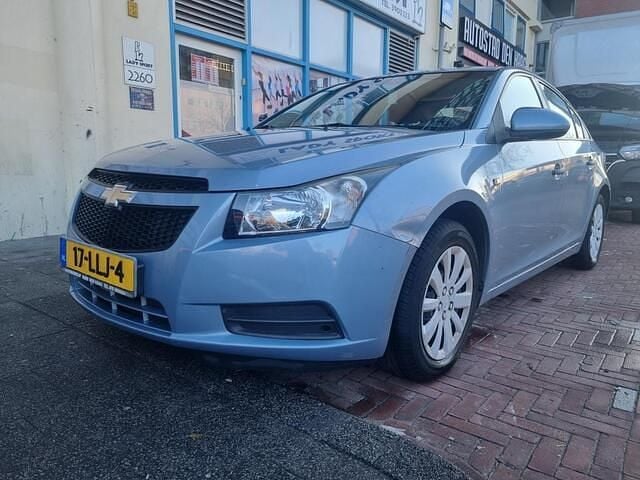 Blauw (metallic) Gebruikt 2010 Chevrolet Cruze Sedan | € 3.495 (Goede deal) - Afbeelding 1/4