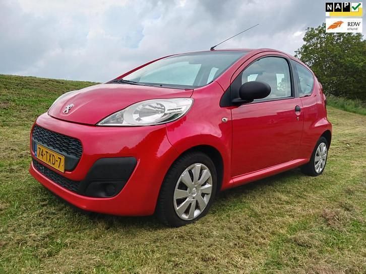 Rood Gebruikt 2012 Peugeot 107 Access Hatchback | € 2.450 (Iets duurder) - Afbeelding 1/4