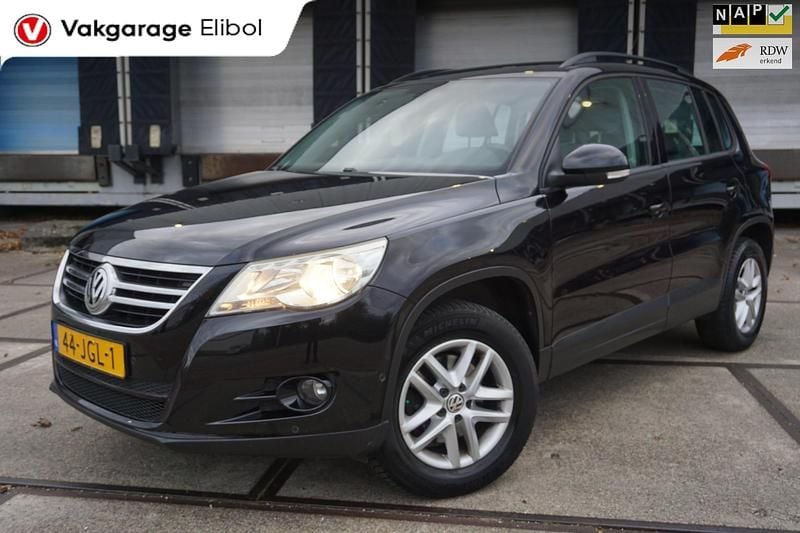Zwart Occasion 2009 VW Tiguan Comfortline SUV | € 4.995 (Eerlijke prijs) - Afbeelding 1/4