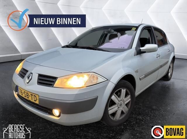 Grijs Gebruikt 2005 Renault Mégane II Luxe Sedan | € 1.490 (Goede deal) - Afbeelding 1/4