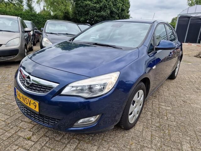 Blauw Gebruikt 2010 Opel Astra Edition Hatchback | € 2.950 (Eerlijke prijs) - Afbeelding 1/4