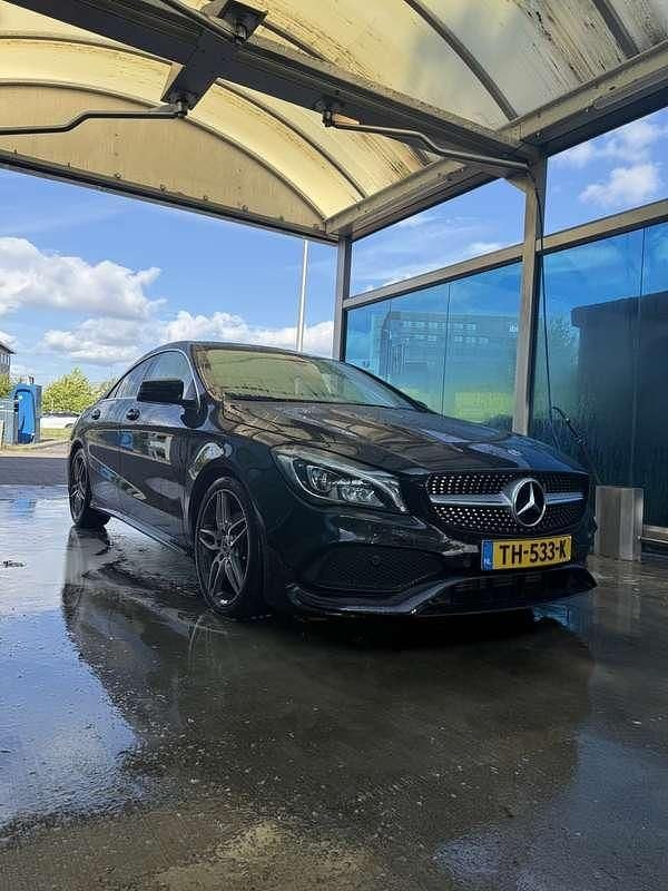 Zwart Gebruikt 2018 Mercedes CLA180 Sedan | € 21.500 (Eerlijke prijs) - Afbeelding 1/4