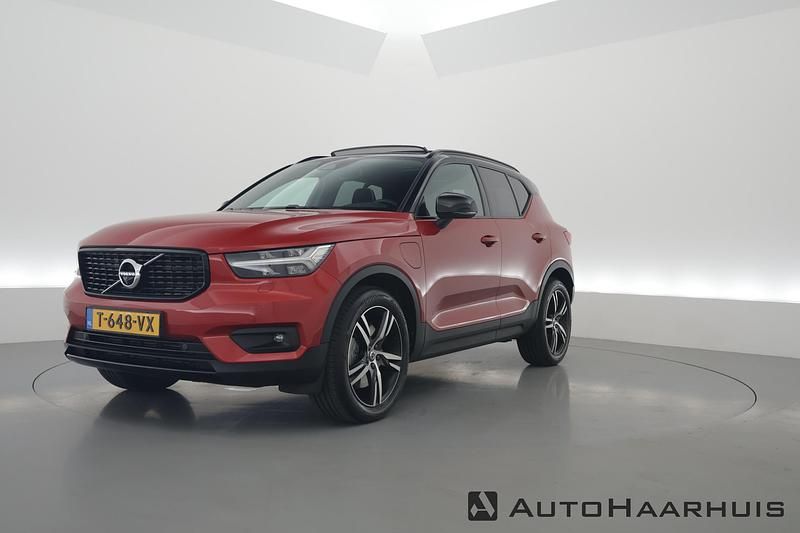 Rood Gebruikt 2021 Volvo XC40 R-Design SUV | € 31.750 (Eerlijke prijs) - Afbeelding 1/3