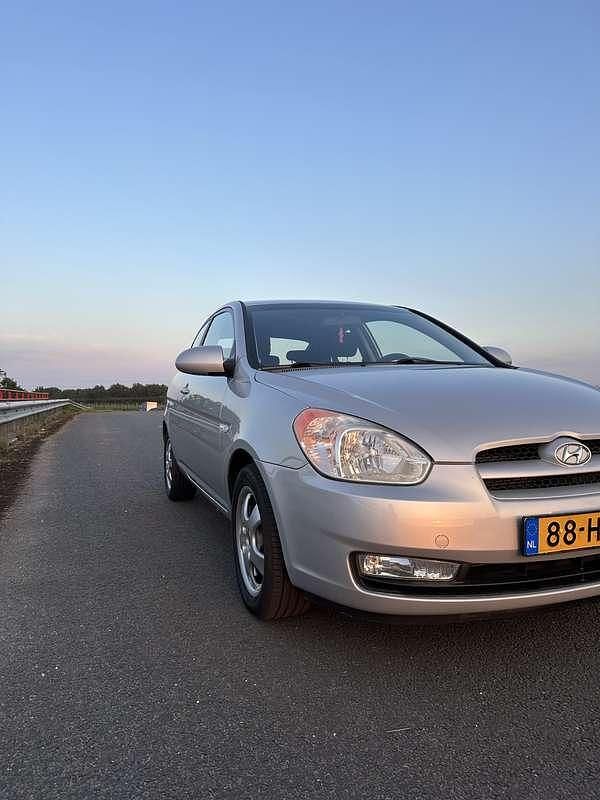 Occasion Hyundai Accent 97 PK (71 kW) 2009 Grijs MPV