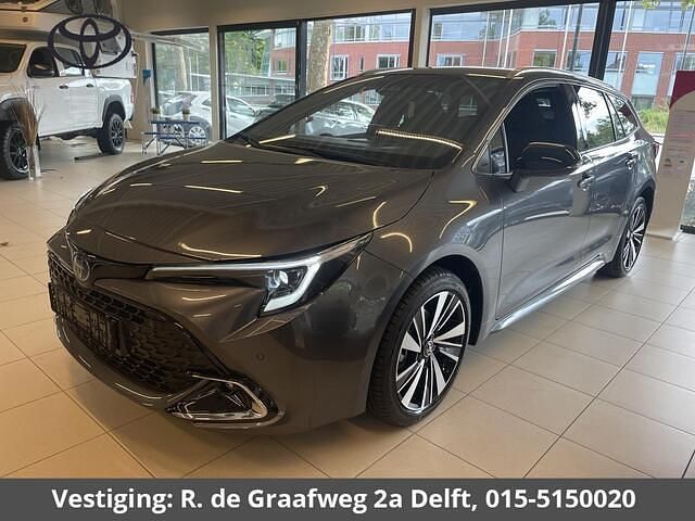Grijs Gebruikt 2025 Toyota Corolla Stationwagen | € 35.750 (Duur) - Afbeelding 1/4