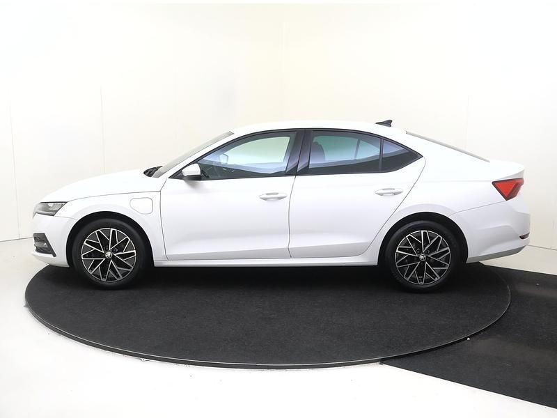 Occasion Skoda Octavia Business Line 204 PK (150 kW) 2022 Wit Hatchback
