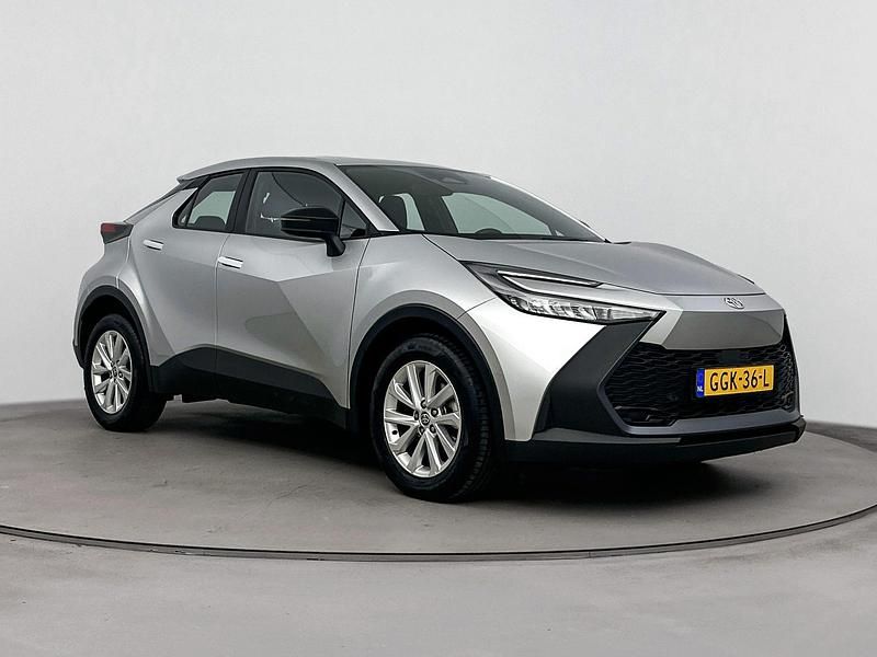 Grijs Gebruikt 2024 Toyota C-HR Active SUV | € 31.999 (Duur) - Afbeelding 1/4