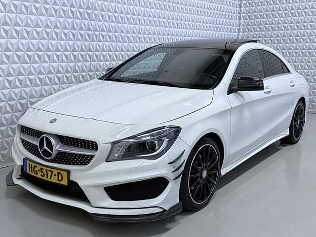 Wit Gebruikt 2014 Mercedes CLA200 AMG Sedan | € 11.999 (Goede deal) - Afbeelding 1/4