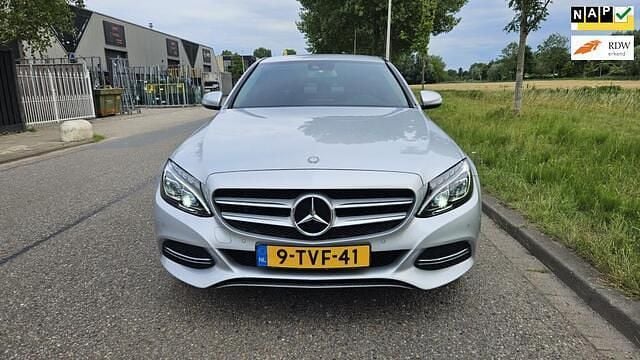 Zwart, metallic lak Gebruikt 2014 Mercedes C180 Ambition Sedan | € 13.800 (Goede deal) - Afbeelding 1/4