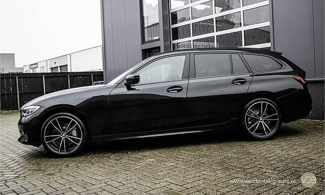 Occasion BMW 330 Executive 257 PK (189 kW) 2020 Zwart Stationwagen