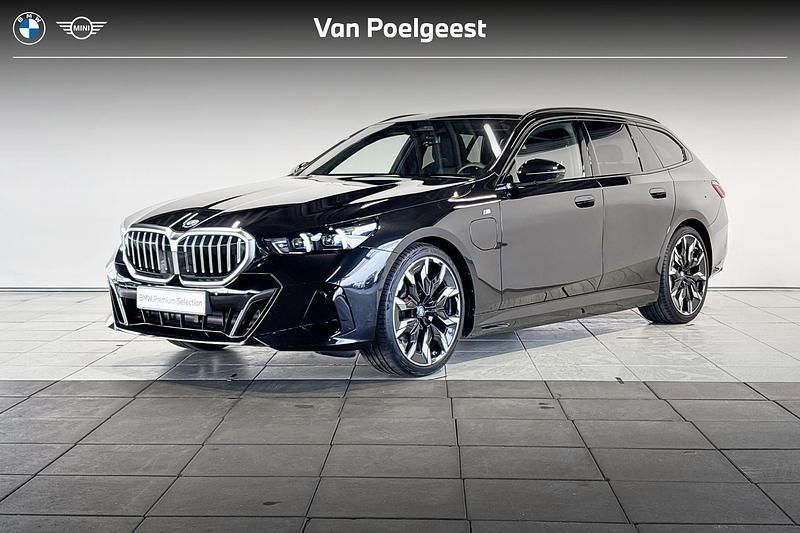 Occasion BMW 530e Shadowline 299 PK (219 kW) 2024 Saphirschwarz metallic (zwart metallic) Stationwagen