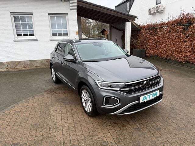 Grijs Gebruikt 2023 VW T-Roc Style SUV | € 29.990 (Goede deal) - Afbeelding 1/4