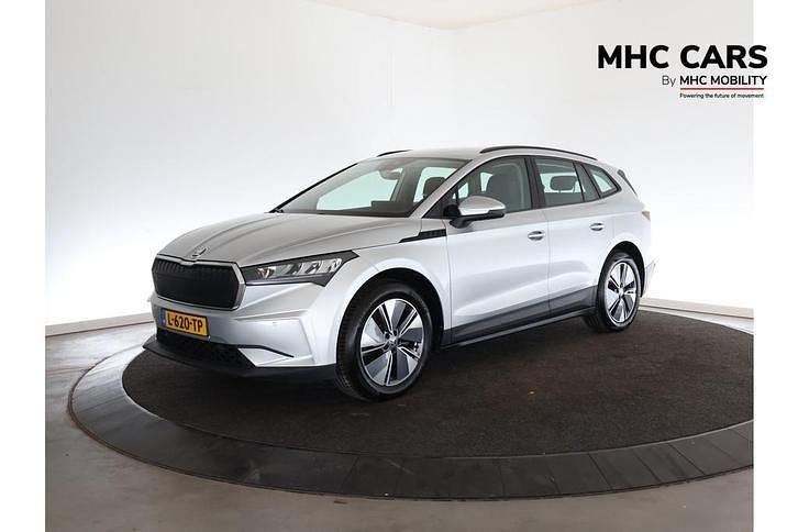Grijs (metallic) Gebruikt 2021 Skoda Enyaq iV Sport SUV | € 20.900 (Goede deal) - Afbeelding 1/4