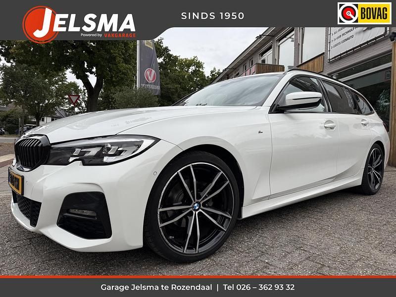 Wit Gebruikt 2021 BMW 318 Executive Stationwagen | € 25.995 (Eerlijke prijs) - Afbeelding 1/4