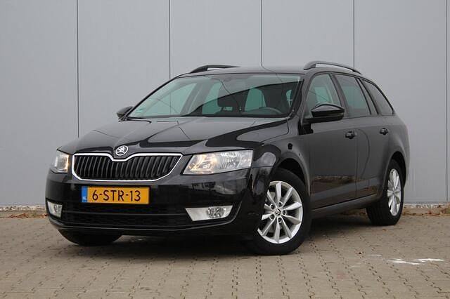 Zwart Gebruikt 2013 Skoda Octavia Business Line Stationwagen | € 9.499 (Duur) - Afbeelding 1/4