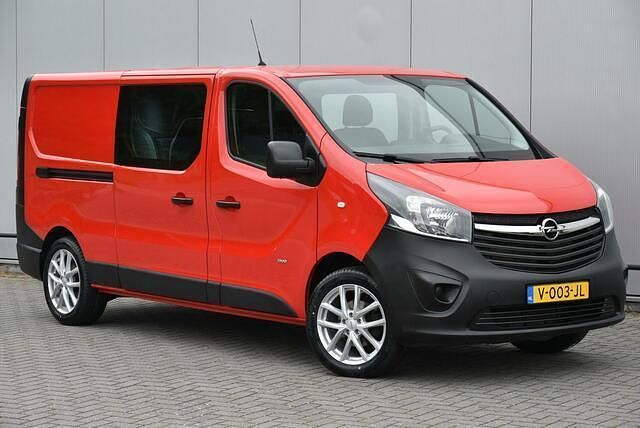 Rood Occasion 2017 Opel Vivaro Selection MPV | € 15.949 - Afbeelding 1/4