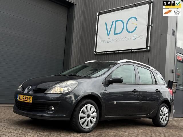 Grijs Gebruikt 2009 Renault Clio GrandTour Stationwagen | € 2.950 (Eerlijke prijs) - Afbeelding 1/4