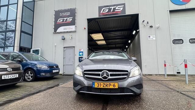 Grijs Gebruikt 2013 Mercedes A180 Ambition Hatchback | € 17.850 (Duur) - Afbeelding 1/4