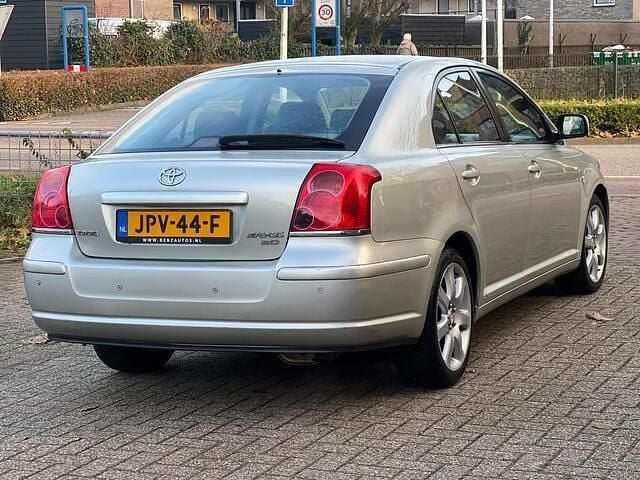 Occasion Toyota Avensis Sol 147 PK (108 kW) 2004 Grijs Hatchback