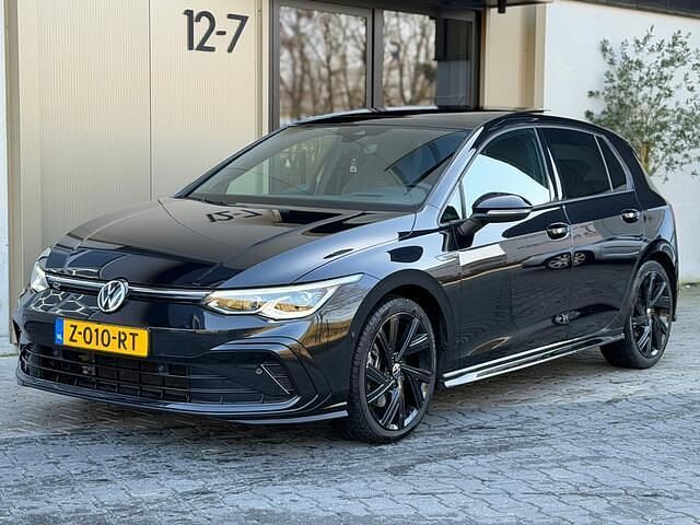 Zwart Occasion 2021 VW Golf VII R-line Hatchback | € 31.950 (Duur) - Afbeelding 1/4