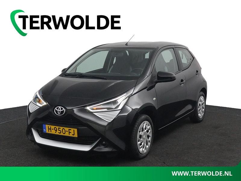 Zwart Gebruikt 2020 Toyota Aygo X-play Hatchback | € 13.340 (Iets duurder) - Afbeelding 1/4