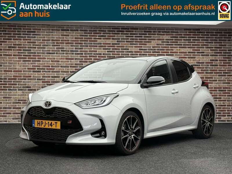 Grijs Gebruikt 2022 Toyota Yaris Hybrid Sport Hatchback | € 24.950 (Goede deal) - Afbeelding 1/4