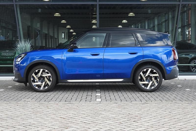 Occasion Mini Countryman Favoured 156 PK (114 kW) 2025 Blazing blue (blauw metallic) SUV