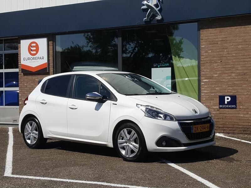 Wit Gebruikt 2019 Peugeot 208 Signature Sky Hatchback | € 11.350 (Goede deal) - Afbeelding 1/4