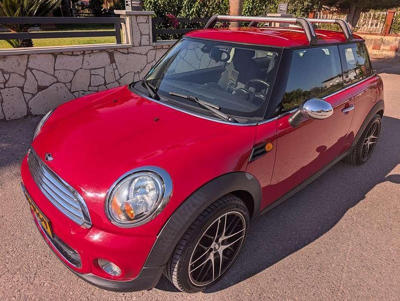 Rood Gebruikt 2011 Mini ONE Pepper Hatchback | € 5.845 (Eerlijke prijs) - Afbeelding 1/4