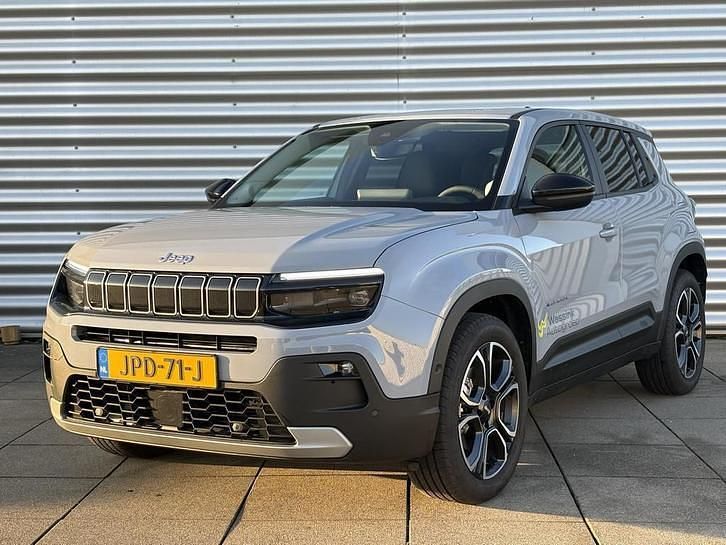Grijs Occasion 2025 Jeep Avenger EV Summit SUV | € 42.945 - Afbeelding 1/4