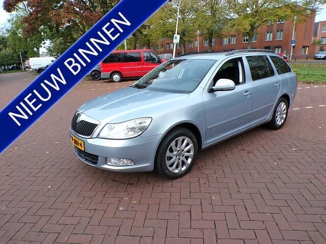 Blauw Gebruikt 2009 Skoda Octavia Business Line Stationwagen | € 2.944 (Iets duurder) - Afbeelding 1/4