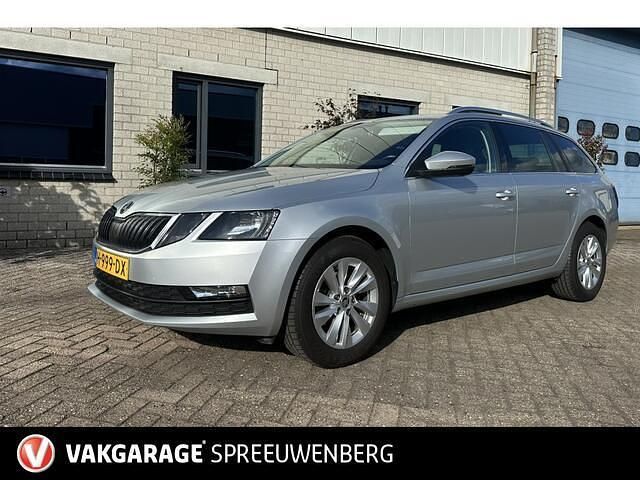 Grijs Occasion 2020 Skoda Octavia Clever Stationwagen | € 16.295 - Afbeelding 1/4