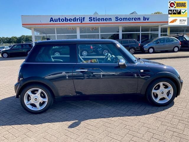 Zwart Gebruikt 2006 Mini Cooper Hatchback | € 4.950 (Duur) - Afbeelding 1/4