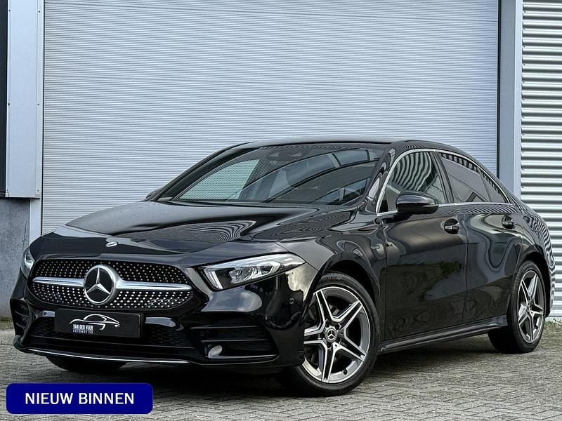 Zwart Gebruikt 2020 Mercedes A250 Business Sedan | € 24.880 (Eerlijke prijs) - Afbeelding 1/4