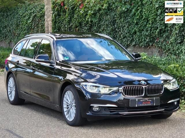 Zwart Gebruikt 2018 BMW 320 Executive Stationwagen | € 19.950 (Eerlijke prijs) - Afbeelding 1/4