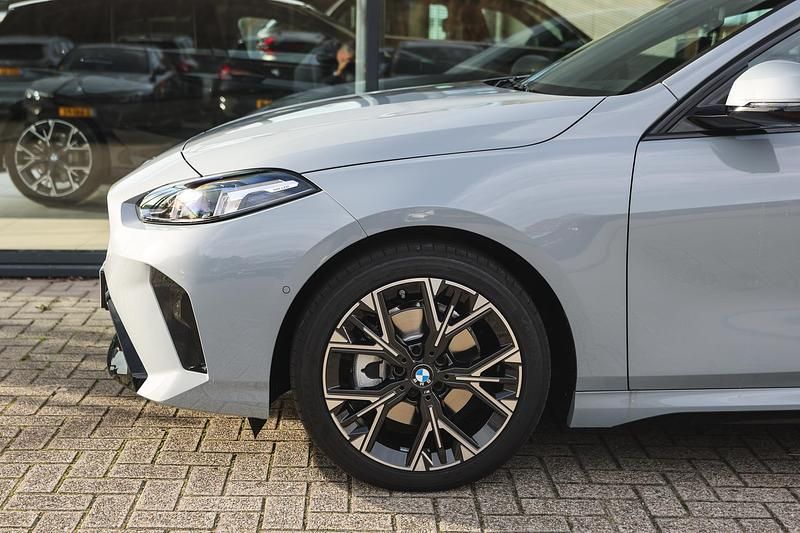 Occasion BMW 120 Executive 156 PK (114 kW) 2025 Grijs Hatchback