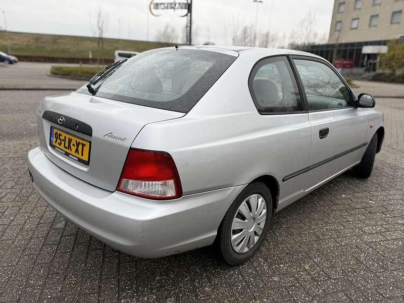 Occasion Hyundai Accent 90 PK (66 kW) 2003 Grijs Sedan